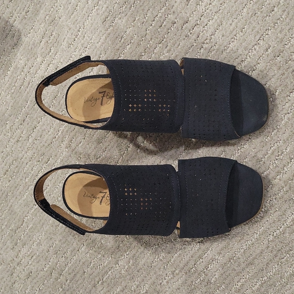 Platform sandals navy blue and tan size 7½